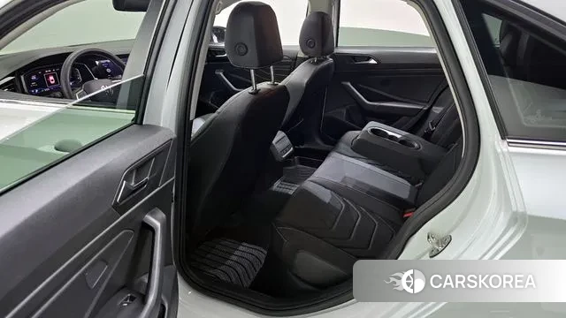 Volkswagen 7th Generation of Jetta 2023 Белый из Кореи, фото 2