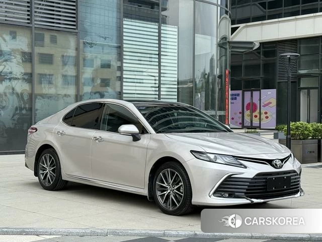 Toyota Camry 2024 Серебристо-серый из Китая, фото 2