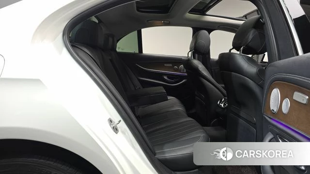 Mercedes-Benz E-Class W213 2019 Белый из Кореи, фото 2