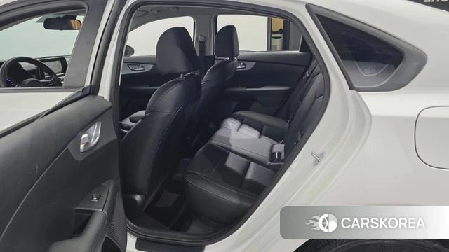 Kia The New K3 2nd generation 2022 Белый из Кореи, фото 2