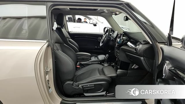 Mini Cooper 2023 Песочный из Кореи, фото 2