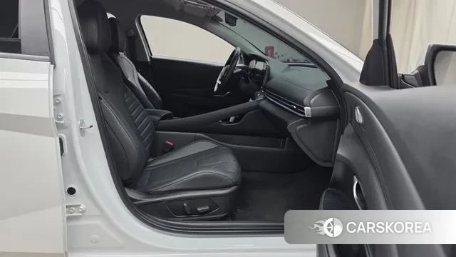 Hyundai The New Avante (CN7) 2023 Белый из Кореи, фото 2