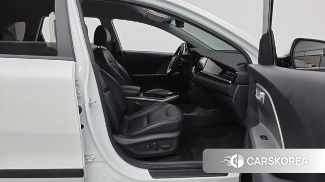 Kia Niro Plus 2022 Белый из Кореи, фото 2