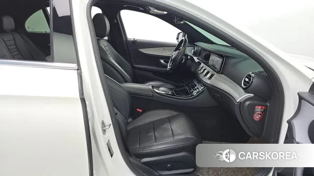 Mercedes-Benz E-Class W213 2021 Белый из Кореи, фото 2