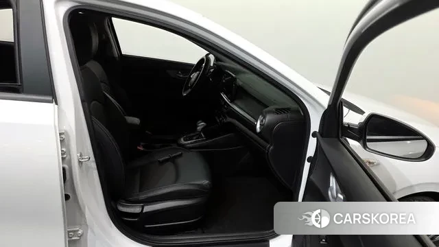 Kia The New K3 2nd generation 2022 Белый из Кореи, фото 2