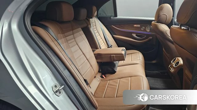 Mercedes-Benz E-Class W213 2021 Серебряный из Кореи, фото 2