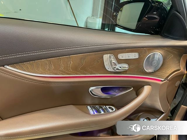 Mercedes-Benz E-Class W213 2018 Черный из Кореи, фото 2