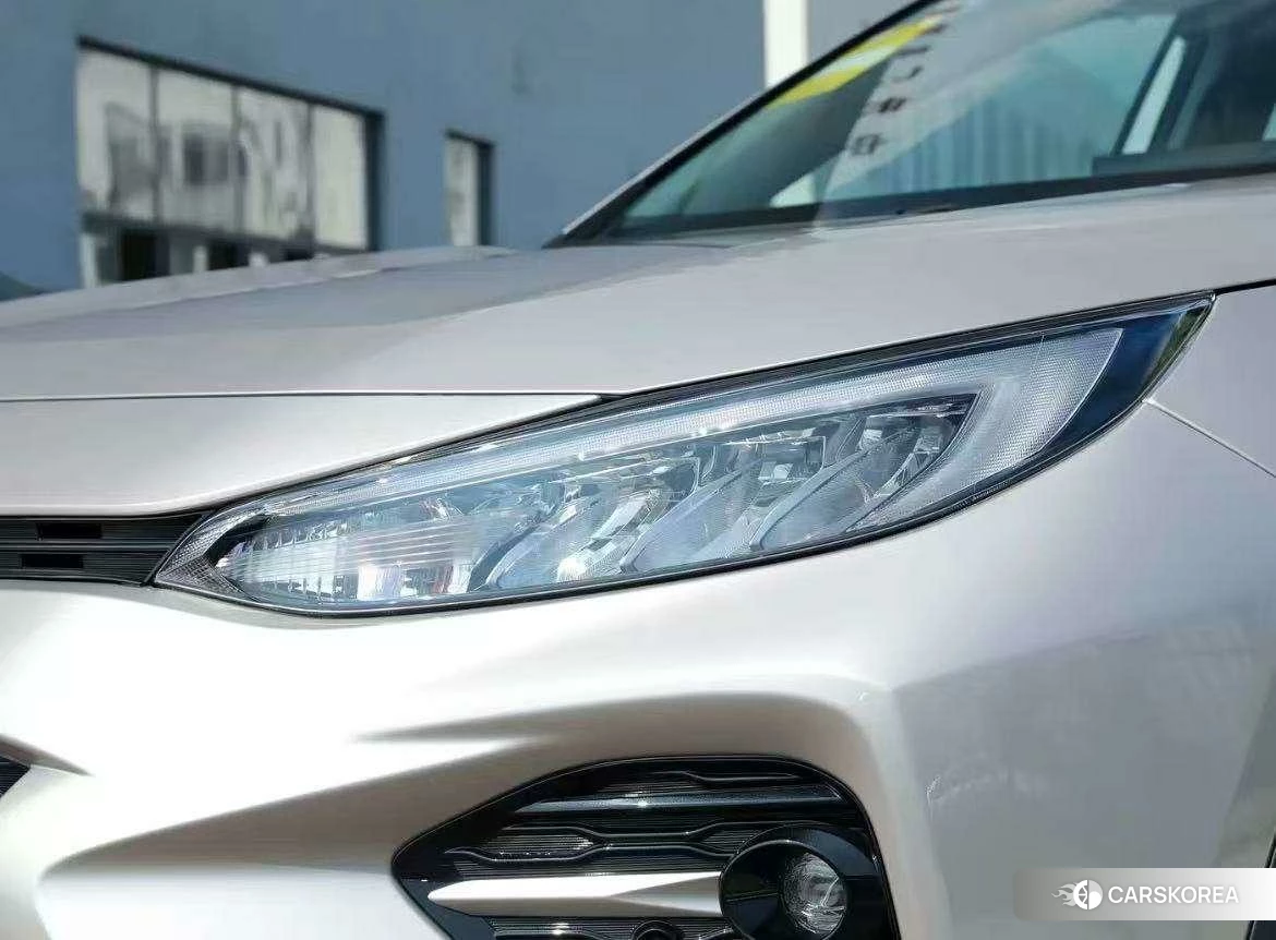 Toyota Wildlander 2022 Серебристо-серый из Китая, фото 2