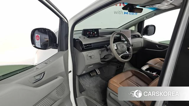 Hyundai Staria 2023 Белый из Кореи, фото 2
