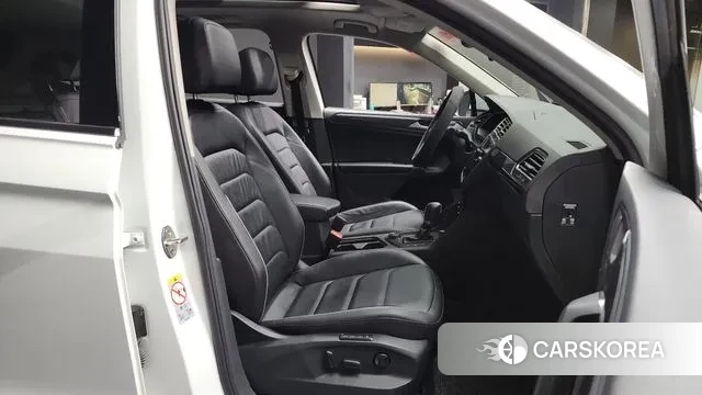 Volkswagen Tiguan second Generation 2018 Белый из Кореи, фото 2