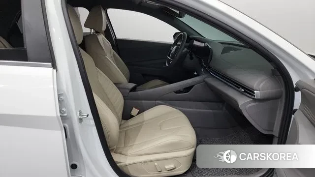 Hyundai The New Avante (CN7) 2024 Белый из Кореи, фото 2