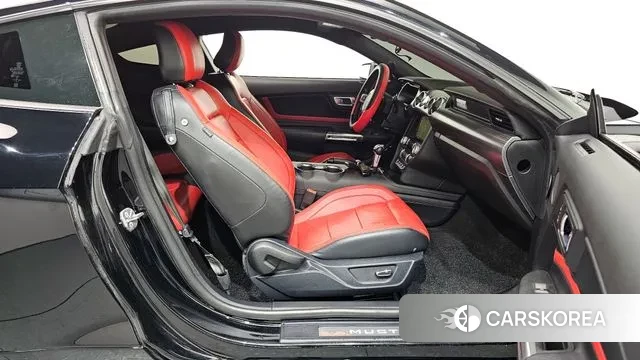 Ford Mustang 2018 Черный из Кореи, фото 2