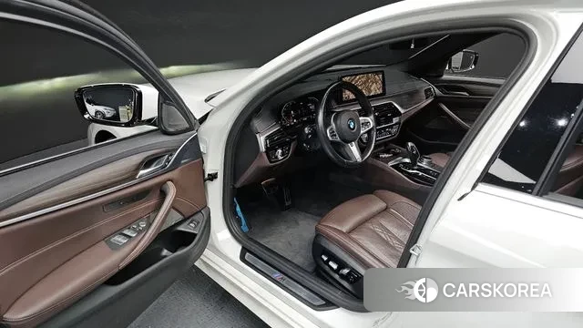 BMW 5 Series (G30) 2021 Белый из Кореи, фото 2