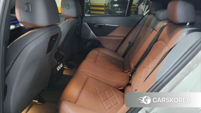 BMW 5 Series (G60) 2025 Белый из Кореи, фото 2