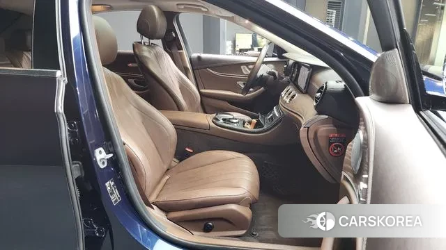 Mercedes-Benz E-Class W213 2019 Синий из Кореи, фото 2