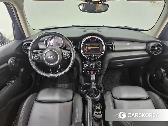 Mini Cooper 2019 Черный из Кореи, фото 2