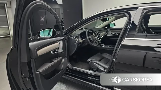 Volvo S90 2025 Черный из Кореи, фото 2