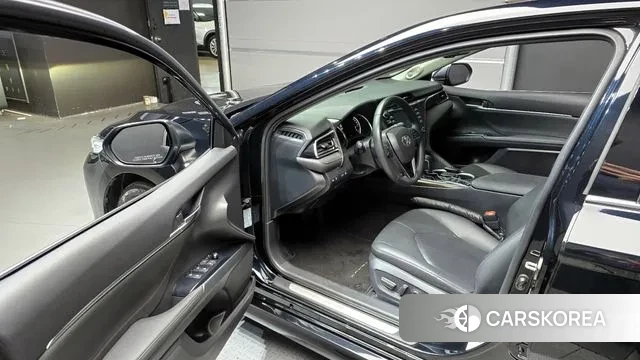 Toyota Camry (XV70) 2018 Черный из Кореи, фото 2