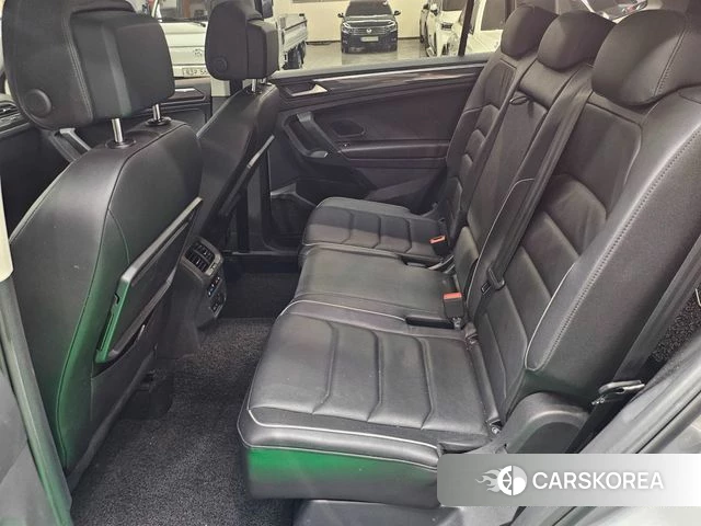 Volkswagen Tiguan Allspace 2020 Серебристо-серый из Кореи, фото 2