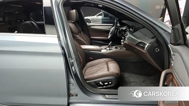 BMW 5 Series (G30) 2019 Серый из Кореи, фото 2