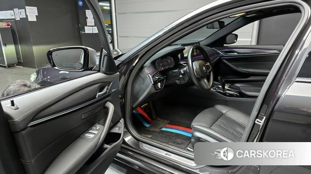 BMW 5 Series (G30) 2022 Серый из Кореи, фото 2