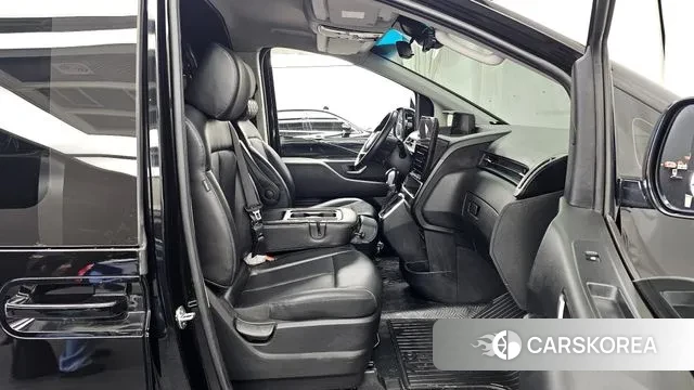 Hyundai Staria 2023 Черный из Кореи, фото 2