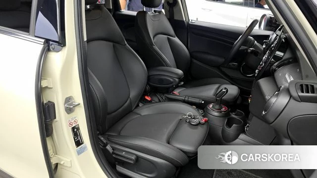 Mini Cooper 2021 Жемчужный цвет из Кореи, фото 2