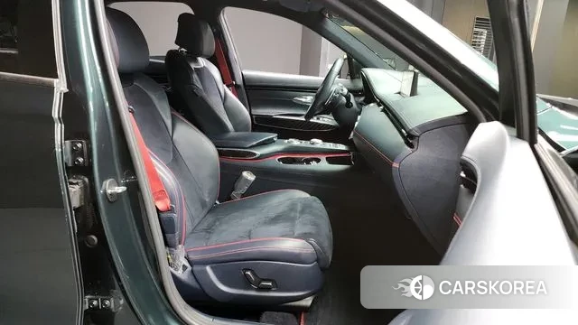 Genesis GV70 2021 Темно-зеленый из Кореи, фото 2