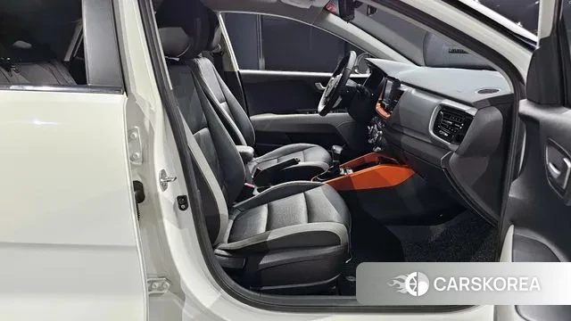 Kia Stonic 2018 Белый из Кореи, фото 2