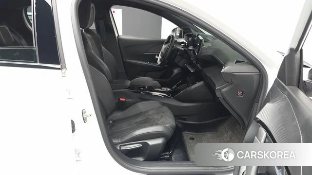 Peugeot e-208 second Generation 2023 Белый из Кореи, фото 2