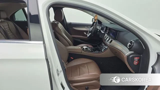 Mercedes-Benz E-Class W213 2019 Белый из Кореи, фото 2