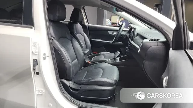 Kia The New K3 2nd generation 2022 Белый из Кореи, фото 2