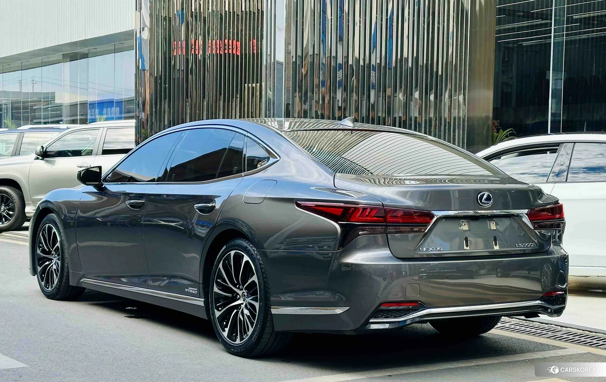 Lexus LS 2020 Серебристо-серый из Китая, фото 2