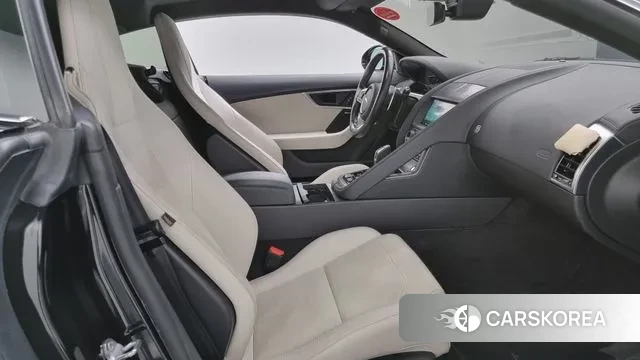 Jaguar F-TYPE 2023 Черный из Кореи, фото 2