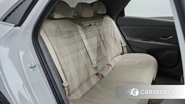 Hyundai Avante Hybrid (CN7) 2023 Белый из Кореи, фото 2