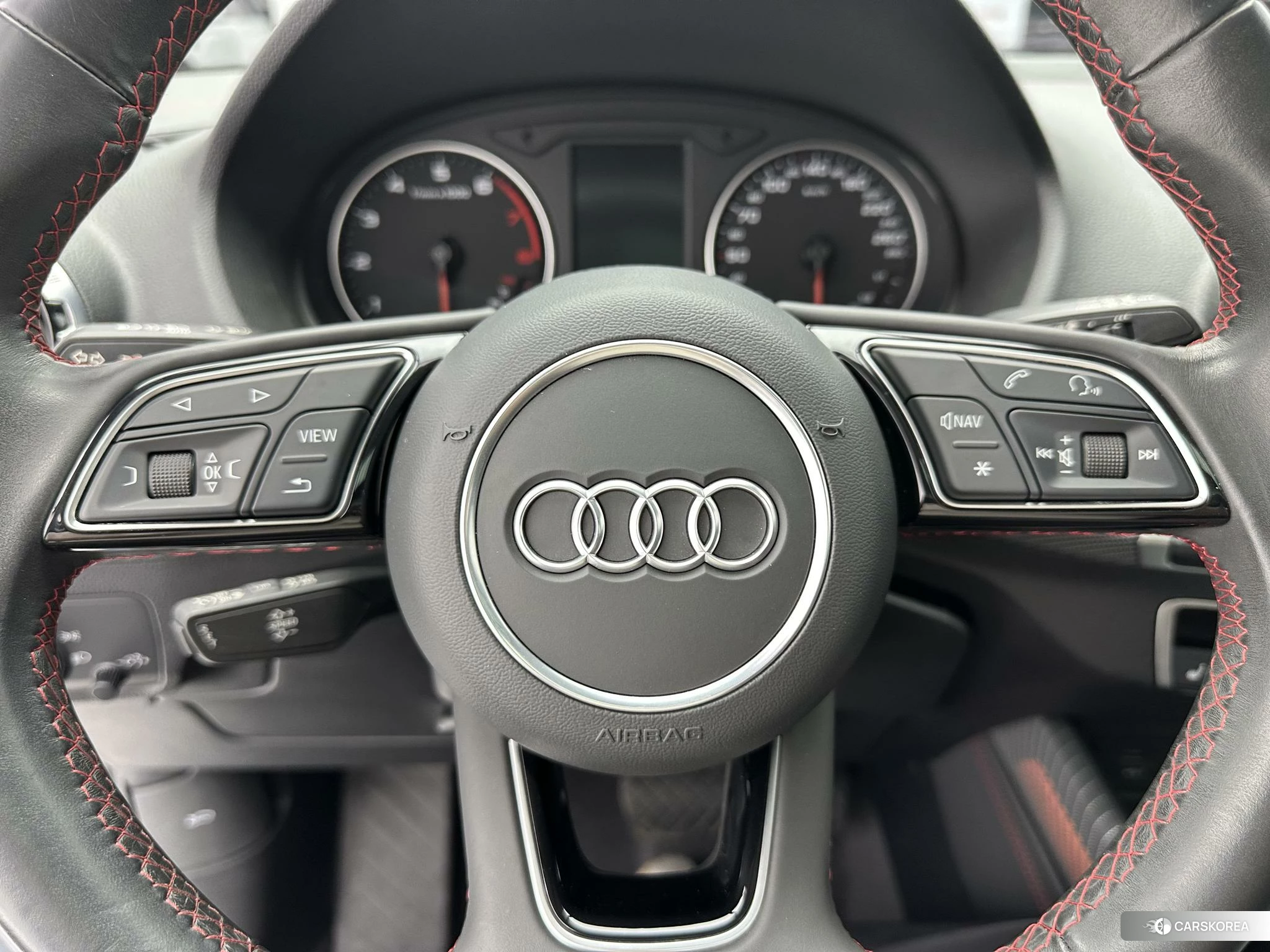Audi Q2L 2021 Темно-серый из Китая, фото 2
