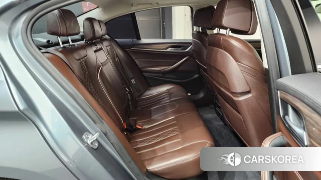 BMW 5 Series (G30) 2019 Серебряный из Кореи, фото 2