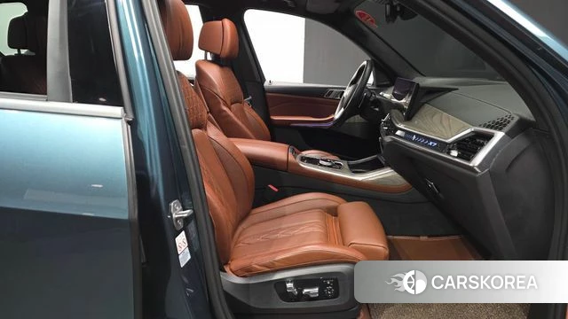 BMW X7 (G07) 2023 Небесно-голубой из Кореи, фото 2