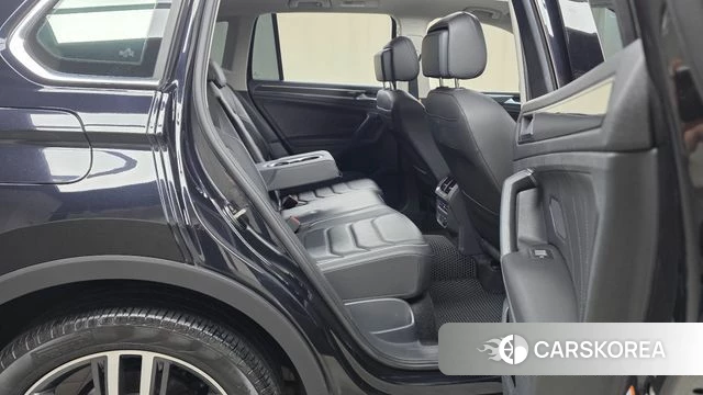 Volkswagen Tiguan second Generation 2023 Черный из Кореи, фото 2