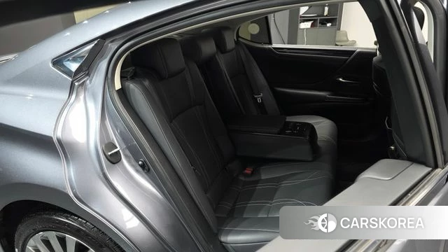Lexus ES300h 7th generation 2020 Серый из Кореи, фото 2