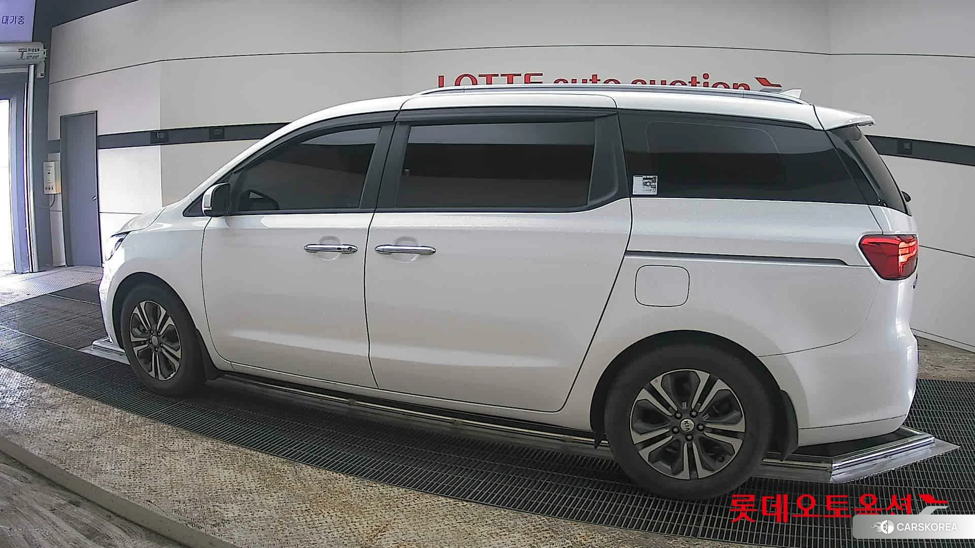 Kia Carnival 2020 Snow White Pearl (optional) из Кореи, фото 2