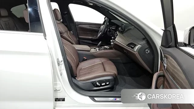 BMW 5 Series (G30) 2019 Белый из Кореи, фото 2