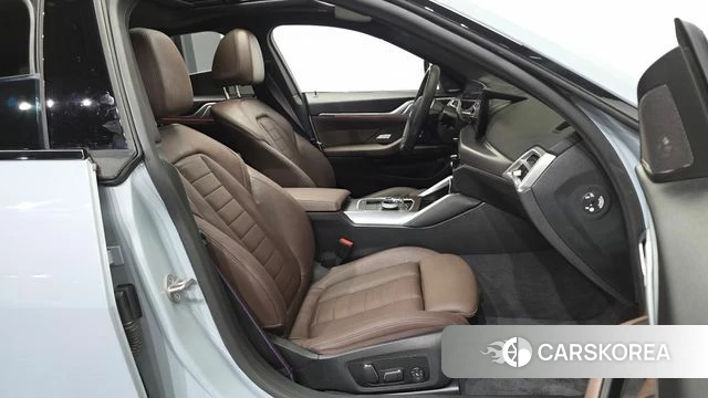 BMW i4 2025 Серебристо-серый из Кореи, фото 2