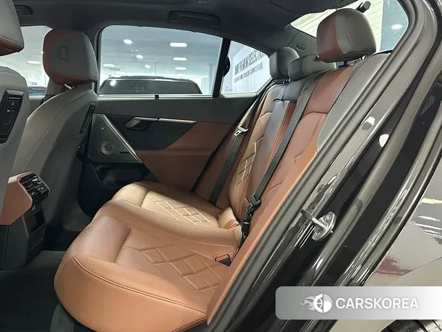 BMW 5 Series (G60) 2024 Серый из Кореи, фото 2