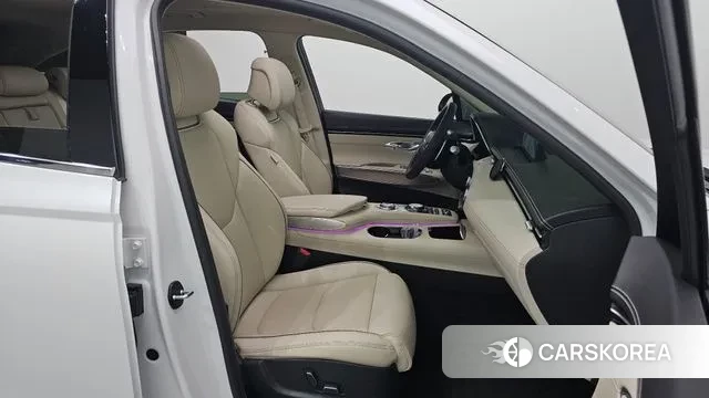 Genesis GV70 2023 Белый из Кореи, фото 2