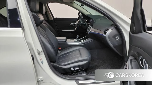 BMW 3 Series (G20) 2020 Белый из Кореи, фото 2