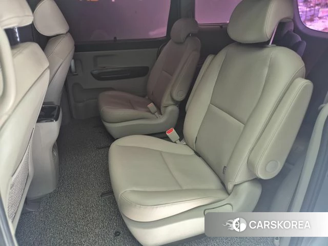 Kia The New Carnival 2018 Серебряный из Кореи, фото 2