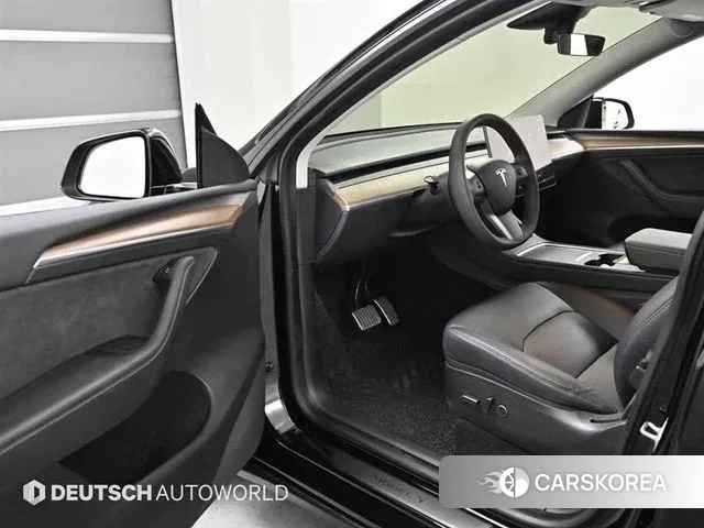 Tesla Model Y 2023 Черный из Кореи, фото 2