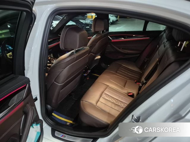 BMW 5 Series (G30) 2023 Белый из Кореи, фото 2