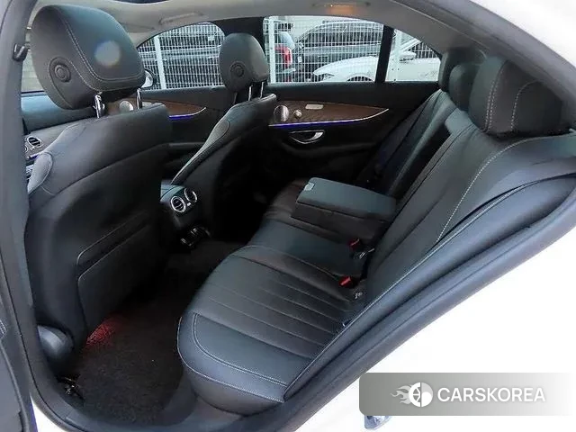 Mercedes-Benz E-Class W213 2019 Белый из Кореи, фото 2